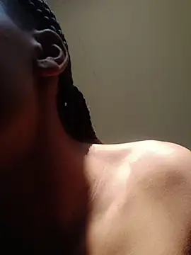 Paris_Layla - Shake some ass