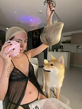 ZaraLuuv - Flash pussy with oil
