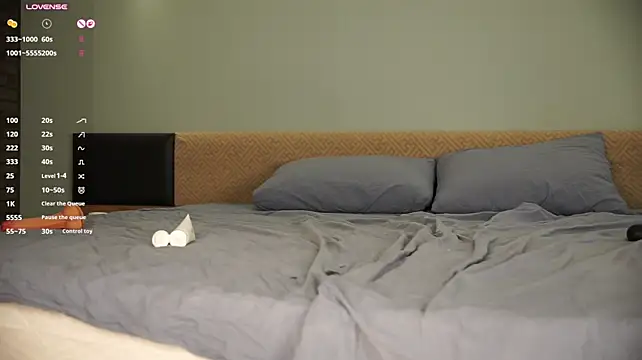 Chee_cha - moving dildo in ass + domi in pussy