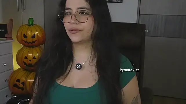 Mara_HugeAss - Rub oil on Ass! 🍑🤤