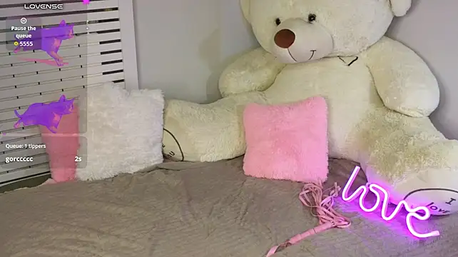 Carolina_Luxxx - squeezy tits
