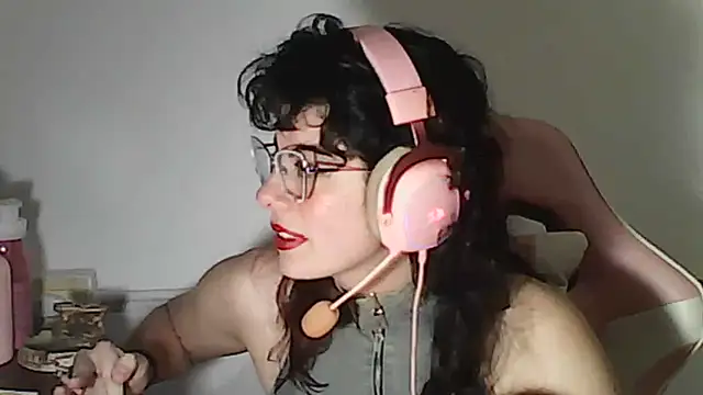 Owly_bloom - suck dildo