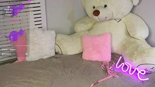 Carolina_Luxxx - squeezy tits