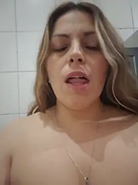 Seherlatin - Masturbation in the shower