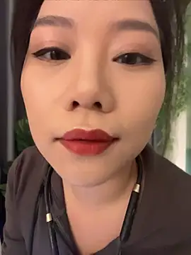 Eliza-E - 全裸5分钟