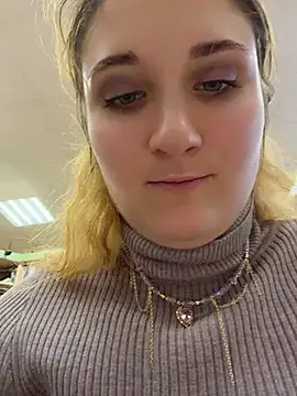 AdelRich - Show pussy on public