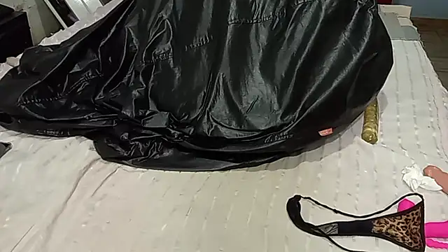 Ruiva-Milf-Rosada - plug no cuzinho de4