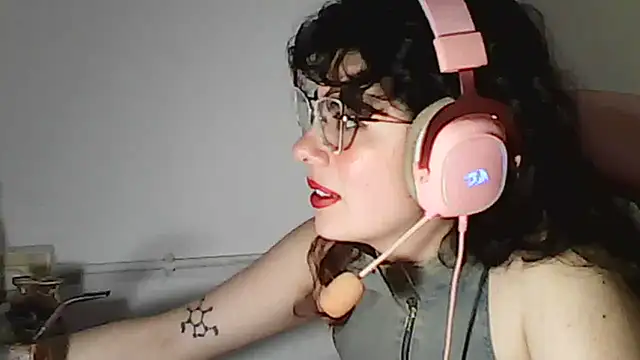 Owly_bloom - suck dildo