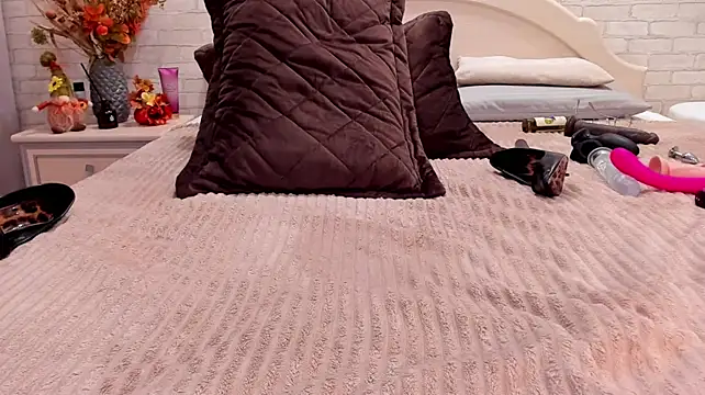 Jullia_Moor - glass dildo in pussy