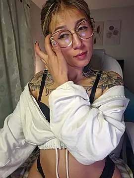 Mar_puentes - striptease + spank ass