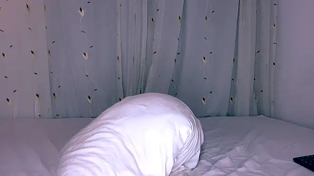 Miiafoxxx - ride hard cockk and squats on