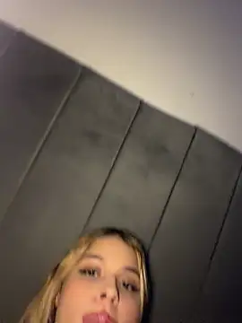 Hannie- - Suck Tits