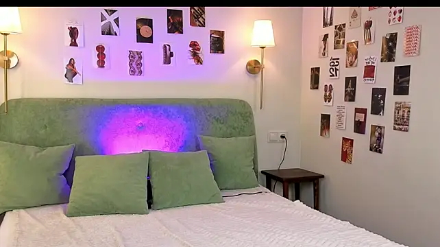 Kiara_beauty - stretch on the bed