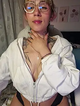 Mar_puentes - striptease + spank ass