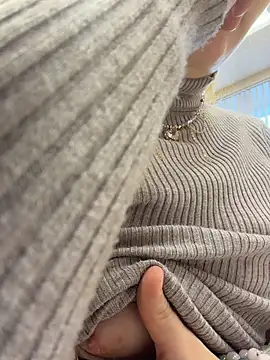 AdelRich - Rub my pusssy on public