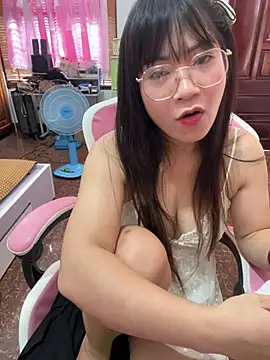-Lyly_69 - Show zoom 30p