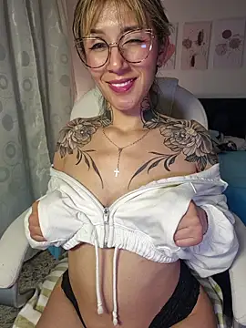Mar_puentes - striptease + spank ass
