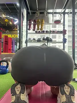 HoneyNana2000 - Let take off leggings show big ass🤭💦