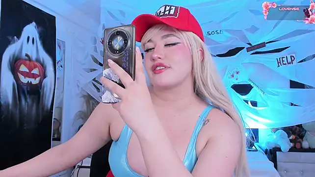 SummerLuna - Nipples Play close to the cam POV 🥵