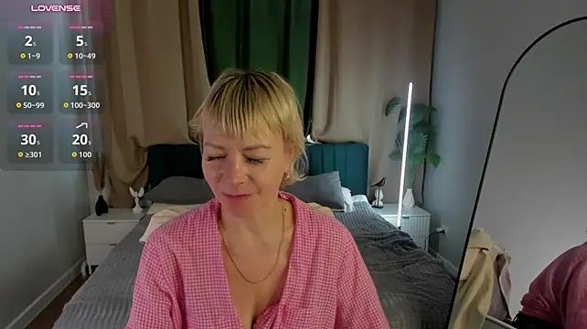 Ann_Annise - Nude striptease