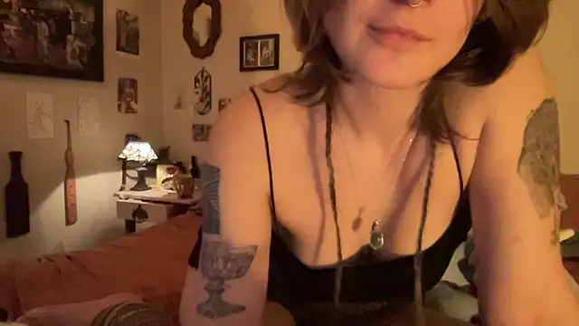Monaroeee - cum on cam ;)