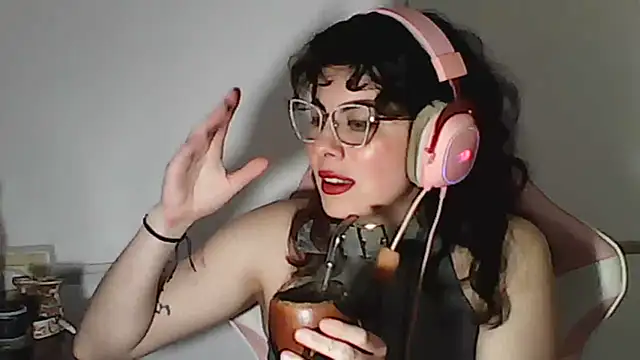 Owly_bloom - suck dildo
