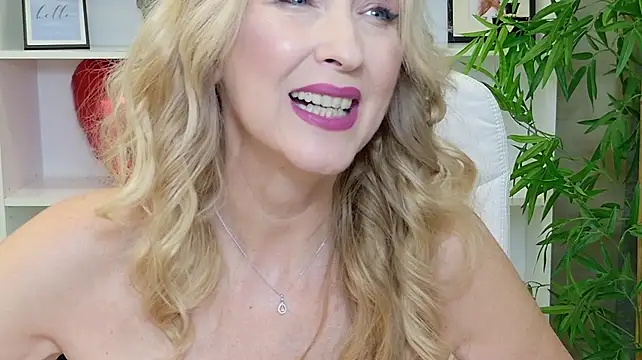LadyLeea - Play with dildo between my boobs