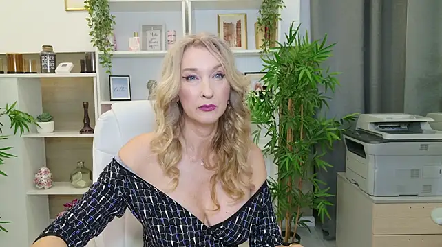 LadyLeea - Play with dildo between my boobs