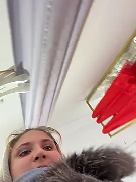 AdelRich - Rub my pusssy on public