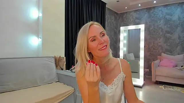 Sevil_Laurent - Walk to the mirror in heels