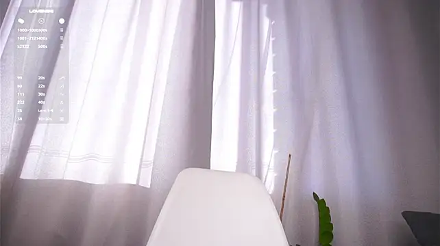 LinnHigh - I starting to play with my kitty