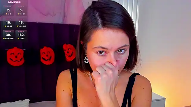 Kelly_Cuutie - Pumpkin's cleavage seduction