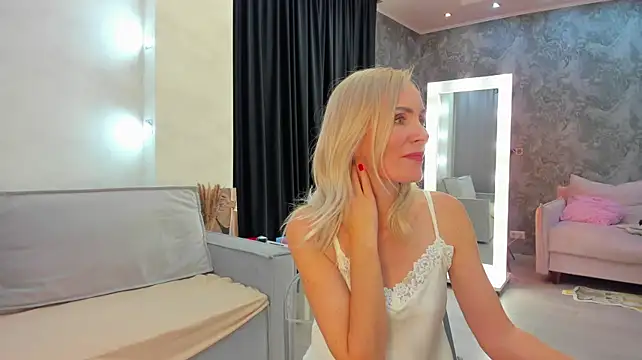 Sevil_Laurent - Walk to the mirror in heels
