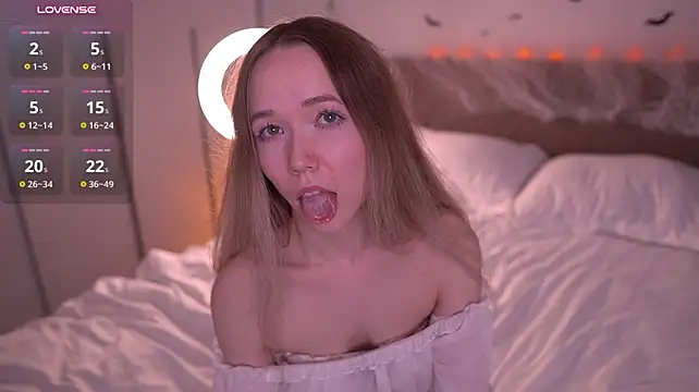 PinkyVenom__ - touch my sexy cameltoe there with hand