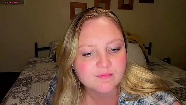 Phatassblonde - play with pussy in public