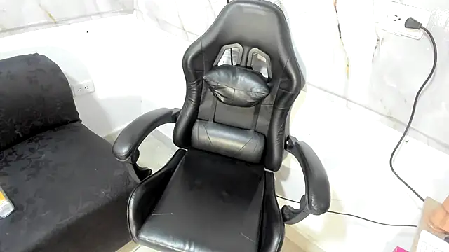 Amberrprincess - rubbing my ass with oil