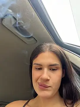 MiraReach - 3 fingers in pussy + squirt 💦🫶🏼