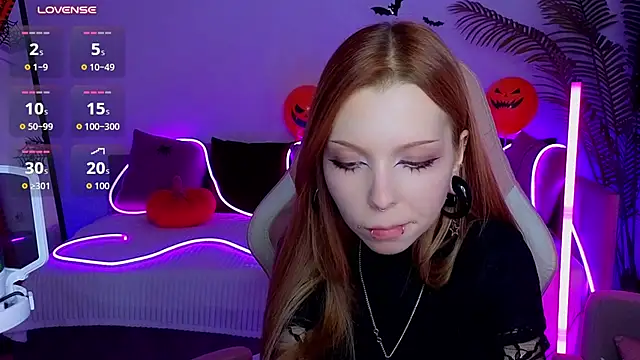 Star_Tarra - tease whis my top🖤