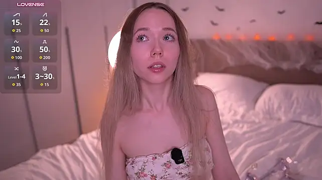 PinkyVenom__ - touch my sexy cameltoe there with hand