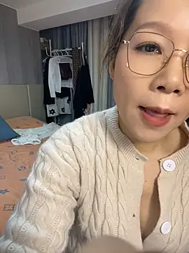 Si-si-love - 找男人用假阳具抽插我