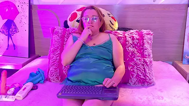SammiraMorgan - Fingers in pussy doggy