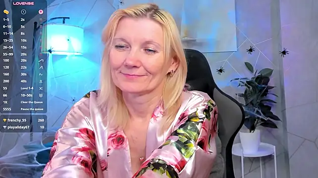 Julie_Lucas - I'll show you where I want your lips tod