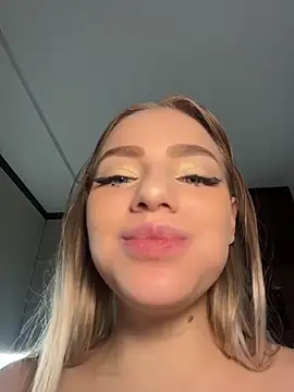 HugeBoobsAlice - BUG SQUIRT WITH 3 FINGERS INSIDE 💦🥵