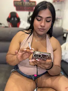 Nahomy-firee - Oil or cream on my boobs 💧🍒
