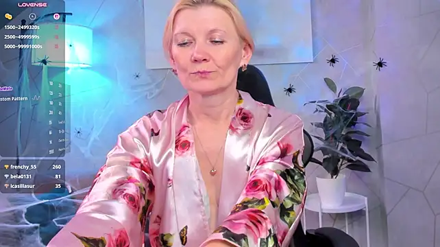 Julie_Lucas - I'll show you where I want your lips tod