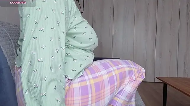 MilaaMilaa - Show me size 4 breasts