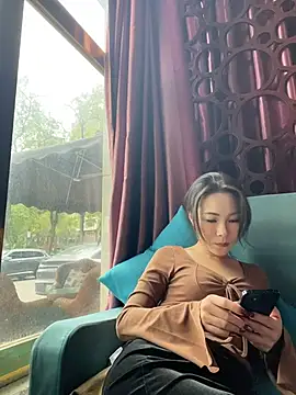 Eva10069 - 💃坝坝舞广场茶座激情全裸上半身