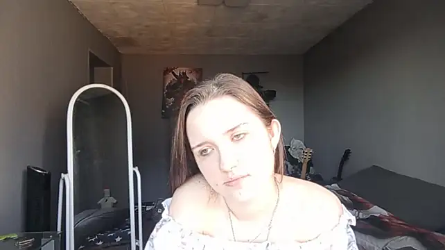 AlessandraToth - air kiss to the camera 😘