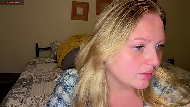 Phatassblonde - play with pussy in public
