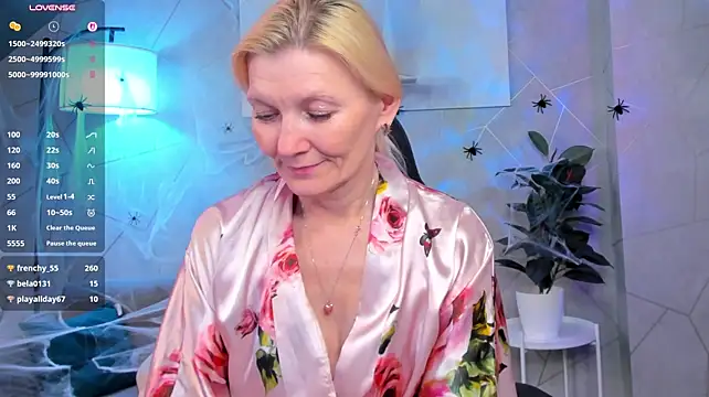Julie_Lucas - I'll show you where I want your lips tod